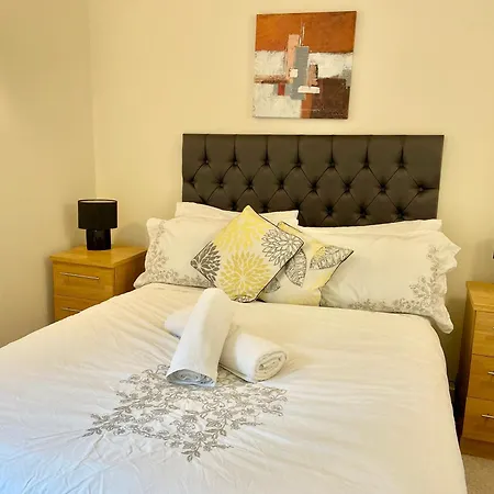 Luxury City Centre Apartment-3
