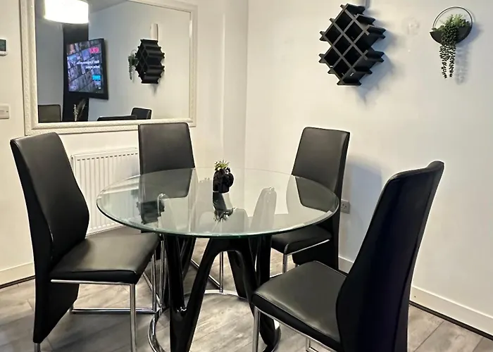 Private Modern Ensuite Room Near Etihad Stadium